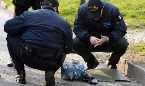 Madrid. Lancia bomba dalla moto. Caos in Procura
