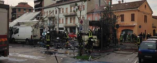 Esplosione nel reggiano. 3 morti e diversi feriti di cui 8 gravi