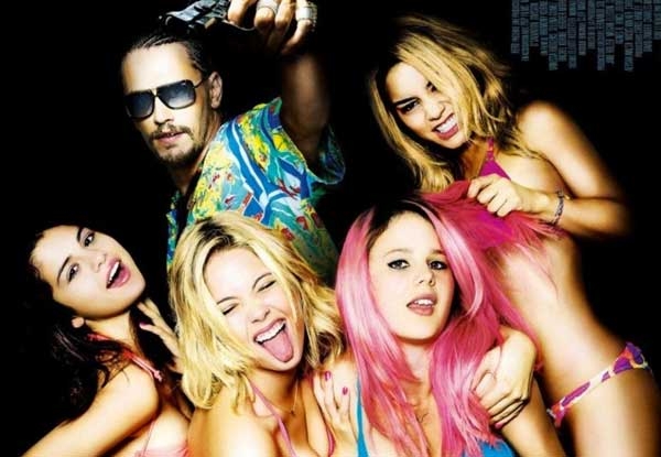 Spring breakers. Lascia di stucco. Recensione. Trailer