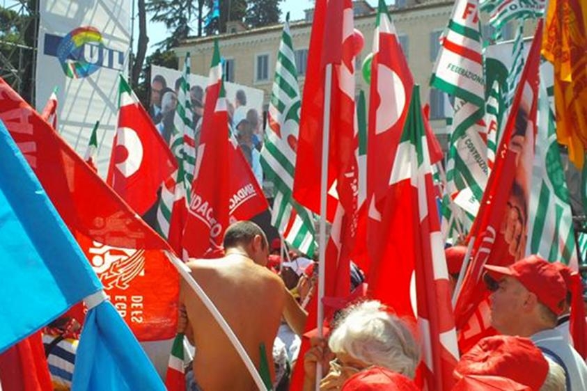 Cig, presidio di sindacati e lavoratori in piazza Montecitorio. Camusso: risorse da spese militari e grandi patrimoni