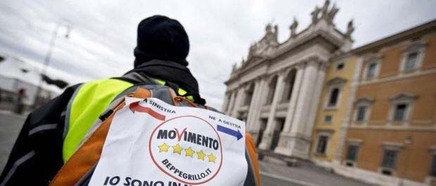 La denuncia di un dipendente del gruppo M5S. Licenziato per critiche su facebook