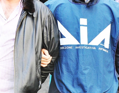 Camorra. Arrestati 15 affiliati clan Casalesi. Tra loro c’è un carabiniere della Dia