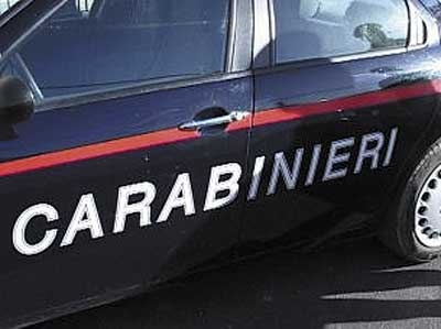 Rivali in amore. Lite in auto poi schianto, botte, rapina e infine arresto