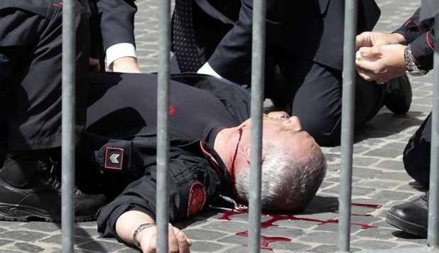 Spari a Palazzo Chigi. Troppo facile parlare di uno squilibrato