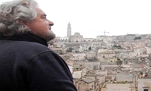 Tsunami tour. Un inedito M5S. Recensione. Trailer