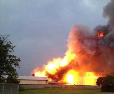 Texas. Esplode fabbrica di fertilizzanti. Morti, feriti e rischio nube tossica