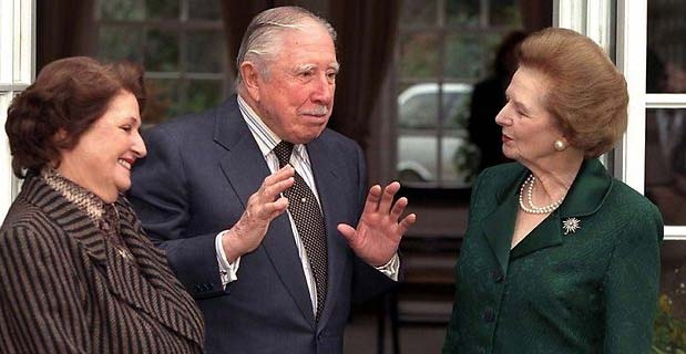 Thatcher. Il simbolo del capitalismo sfrenato. Loach, privatizziamo il suo funerale
