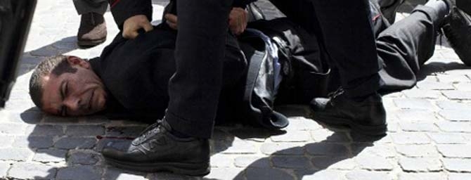 Spari davanti a Palazzo Chigi. La disperata confessione dell’attentatore