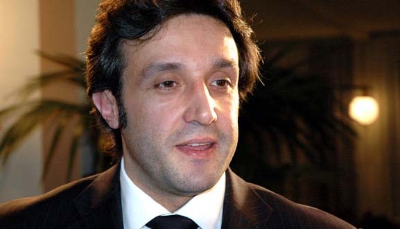 Flavio Insinna, recita magistralmente la poesia “Morti bianche”