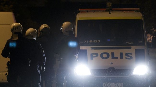 Svezia. Periferie a soqquadro per la sesta notte consecutiva. La polizia invia rinforzi