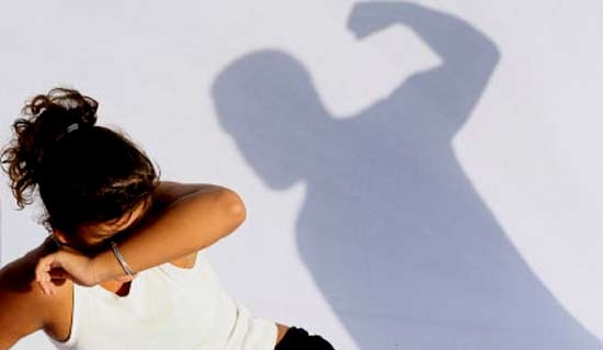 Segregata e massacrata per 16 ore dal suo ex