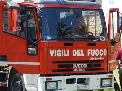 Giovane minaccia il suicidio. Convinto a non farlo con una limousine