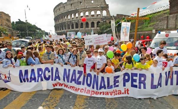 Marcia per la vita. In piazza 30 mila persone contro l’aborto