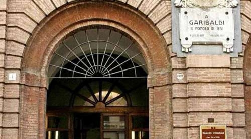 A Jesi assessore tenta suicidio gettandosi dalla finestra