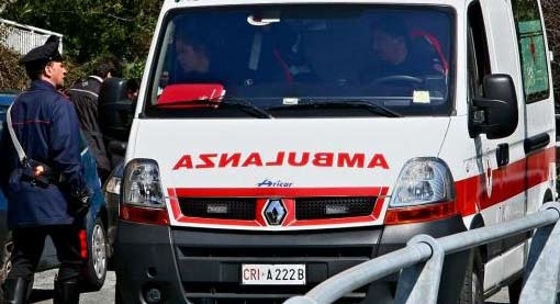 Travolti da un Suv alla fermata dell’autobus. 4 giovani gravissimi