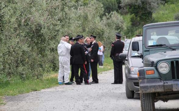 Livorno. Ragazza di 19 anni nuda, trovata morta in uliveto