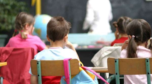 Pugni a calci ai bambini. Arrestata maestra d’asilo