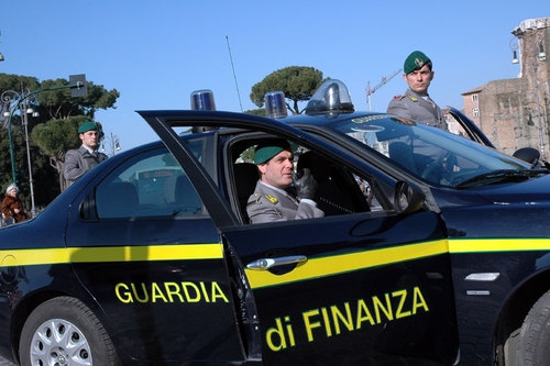 Fatture false per 250 milioni di euro.  Sequestrati beni per 1,5 milioni