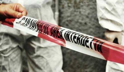 Cadaveri di uomo e donna trovati in casa. Probabile omicidio suicidio