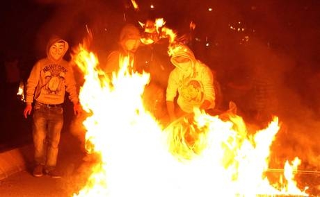 Turchia, 30mila in piazza ad Istanbul. Sei suicidi in sette giorni tra gli agenti