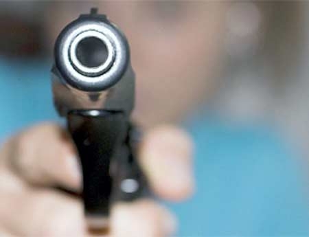 Rapina in villa. L’anziano proprietario reagisce e uccide il ladro