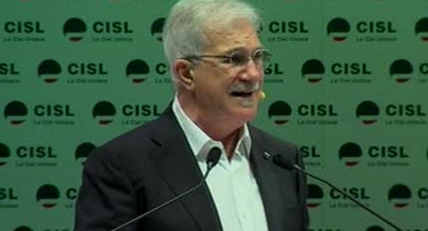 Cisl: il Paese al collasso. Confcommercio: consumi a picco. Il governo: solo belle parole