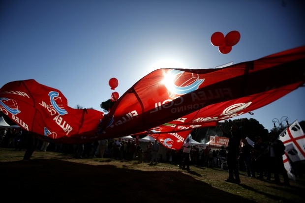 Cgil, Cisl, Uil. “Il lavoro è democrazia”. Due cortei e la riconquista di piazza San Giovanni