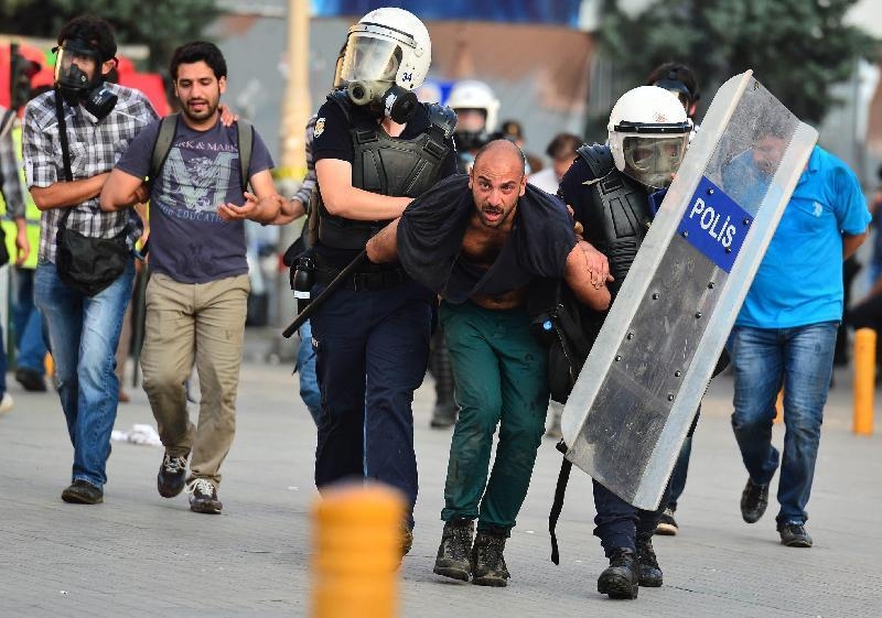 Turchia. Rilasciato Stefanini. “Ho preso tante mazzate, ma i feriti seri sono altri”