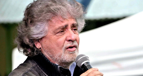 Debacle del M5S. Gambaro, è colpa di Grillo. Il comico chiede la sua espulsione