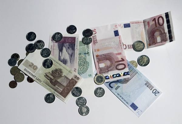 Bruxelles dà l’ultimo sì: da gennaio la Lettonia entra nell’Euro