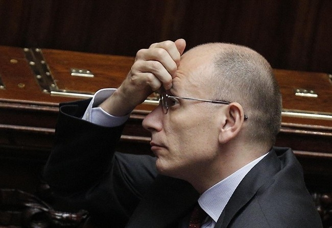Governo sotto tiro. L’ostruzionismo blocca la Camera. Le ingiurie di Grillo