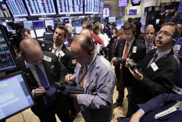 Piazza Affari snobba S&P e centra il rimbalzo, spread stabile