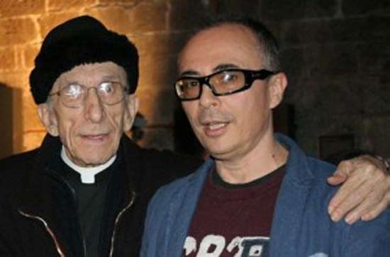 Il sindaco accoglie la proposta del Gruppo EveryOne. Don Gallo avrà una piazza in città