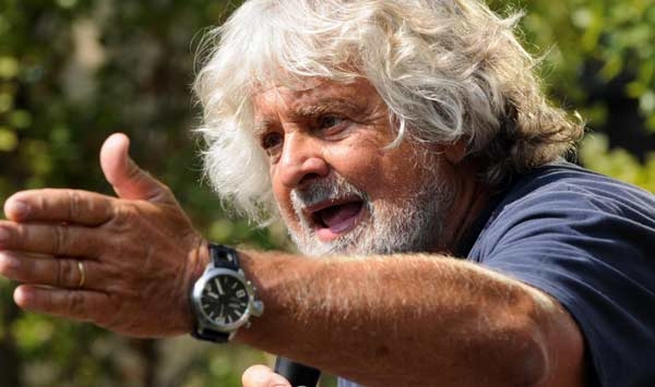 Grillo al Colle.  La gente vuole prendere i fucili, noi siamo gli argini