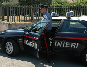 Monza. Tenta la fuga dalla casa dov’era rinchiuso. Muore anziano, in manette la figlia