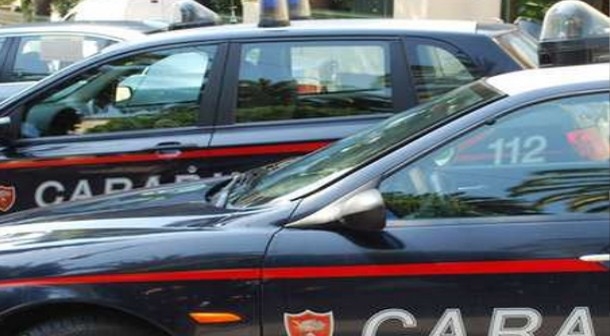 Femminicidio. Litiga con la moglie per gelosia e la lancia dal nono piano