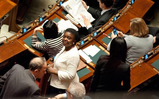 Calderoli vede la Kyenge e pensa a un orango. Insorge la politica, si dimetta subito