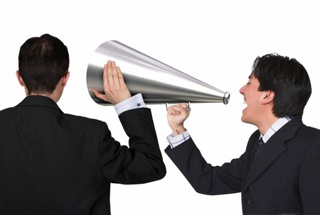 Ma come diavolo comunica il Pd? Carta e tv: i media che ci fanno mediocri