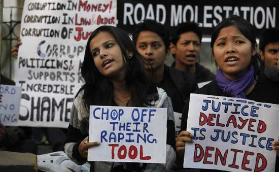 India. Stuprano 17enne e poi tentano di zittirla tagliandole la lingua