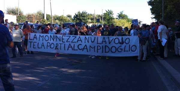 Un corteo al Divino Amore per dire no alla discarica di Falcognana. VIDEO