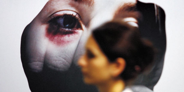Violenza donne. Per sfuggire alle botte del convivente evade dai domiciliari