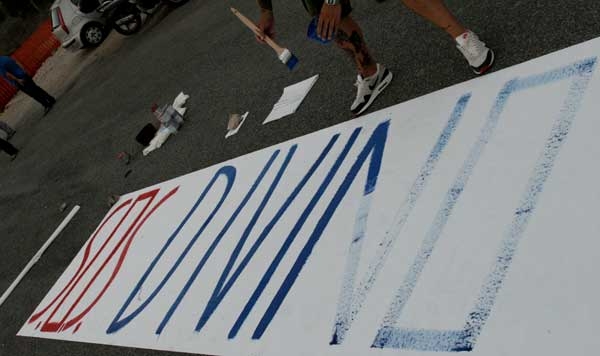 Rifiuti Divino Amore. Gli anti discarica all’Angelus, a ferragosto una festa a Falcognana