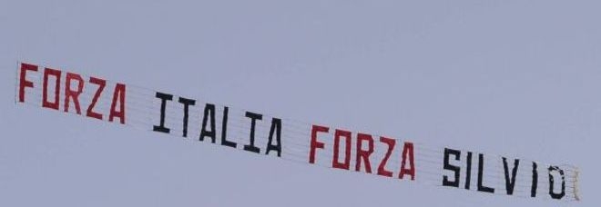Poveromo, il nome della località da cui decollano i “Forza Silvio”