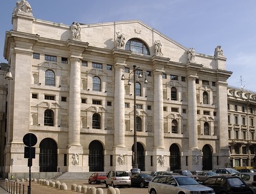 Milano in calma piatta naufraga sotto le prese di profitto