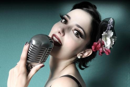 Intervista a Grace Hall, la diva italiana del Burlesque. Video