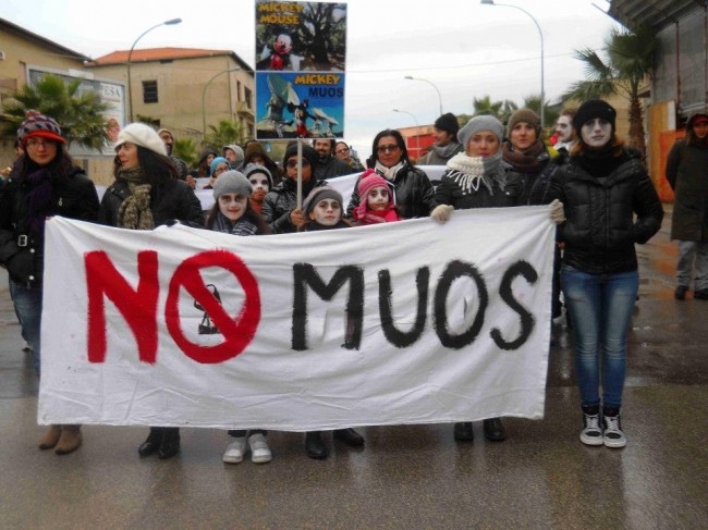 Muos Niscemi. Scontri tra attivisti e Polizia. Invasa la base