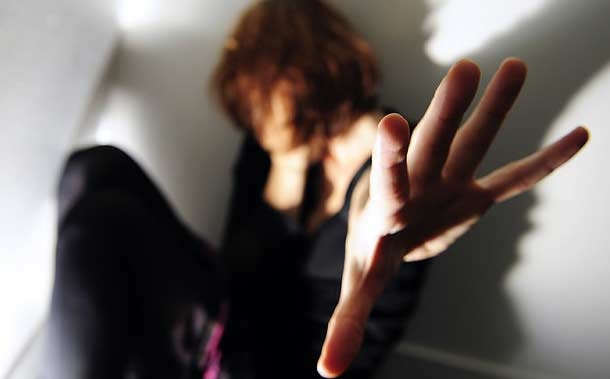 Donna sfregiata con acido scrive sms al marito: “ti ho roconosciuto”