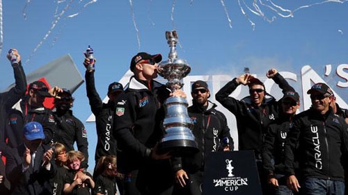 Vela. Oracle Team USA alza al cielo la 34^ America’s Cup