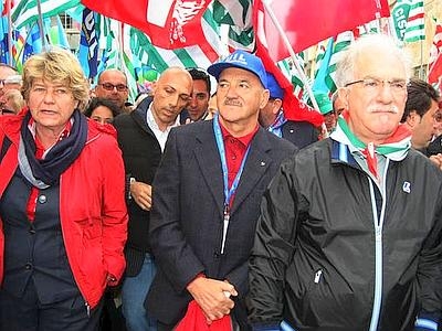 Cgil, Cisl, Uil: “Serve un vero governo e una buona legge di stabilità”. Assemblee manifestazioni