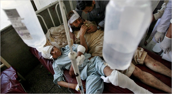 Pakistan. Kamikaze in chiesa, almeno 56 morti oltre 100 feriti